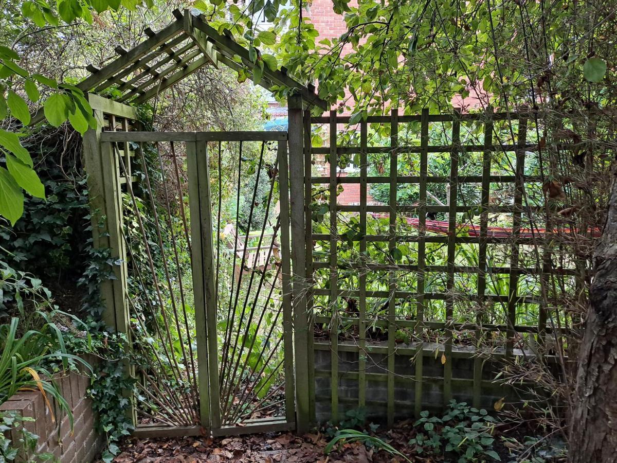 Pilgrims Of The Goddess Bed & Breakfast Glastonbury Eksteriør bilde