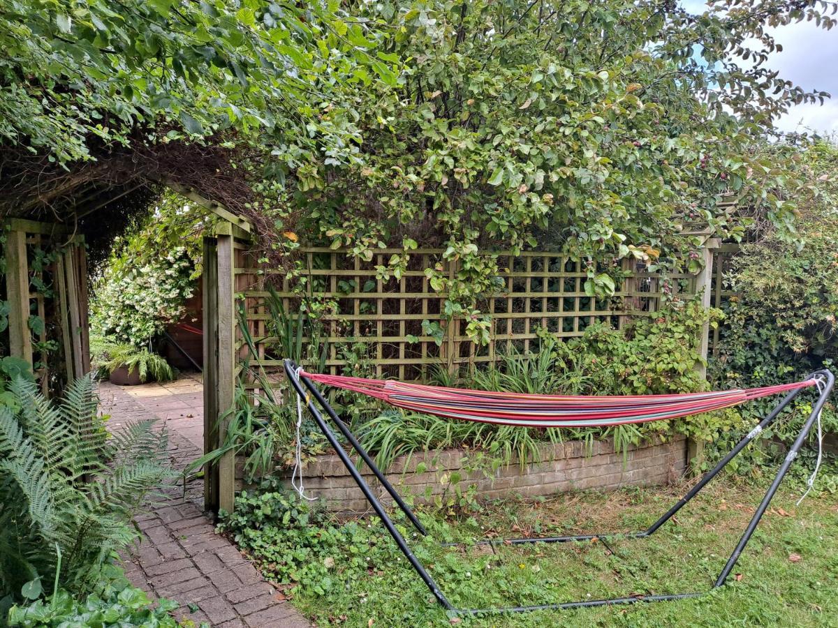 Pilgrims Of The Goddess Bed & Breakfast Glastonbury Eksteriør bilde