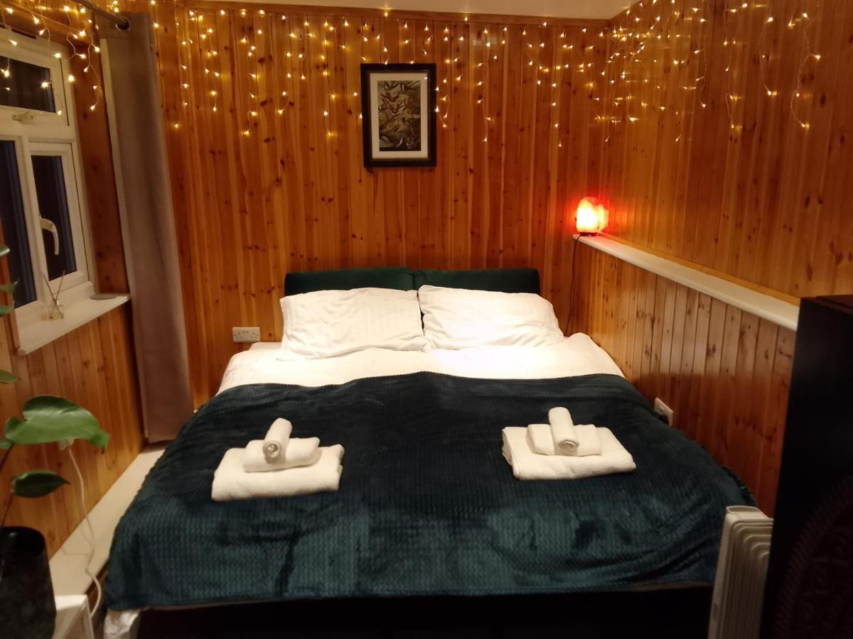 Pilgrims Of The Goddess Bed & Breakfast Glastonbury Eksteriør bilde