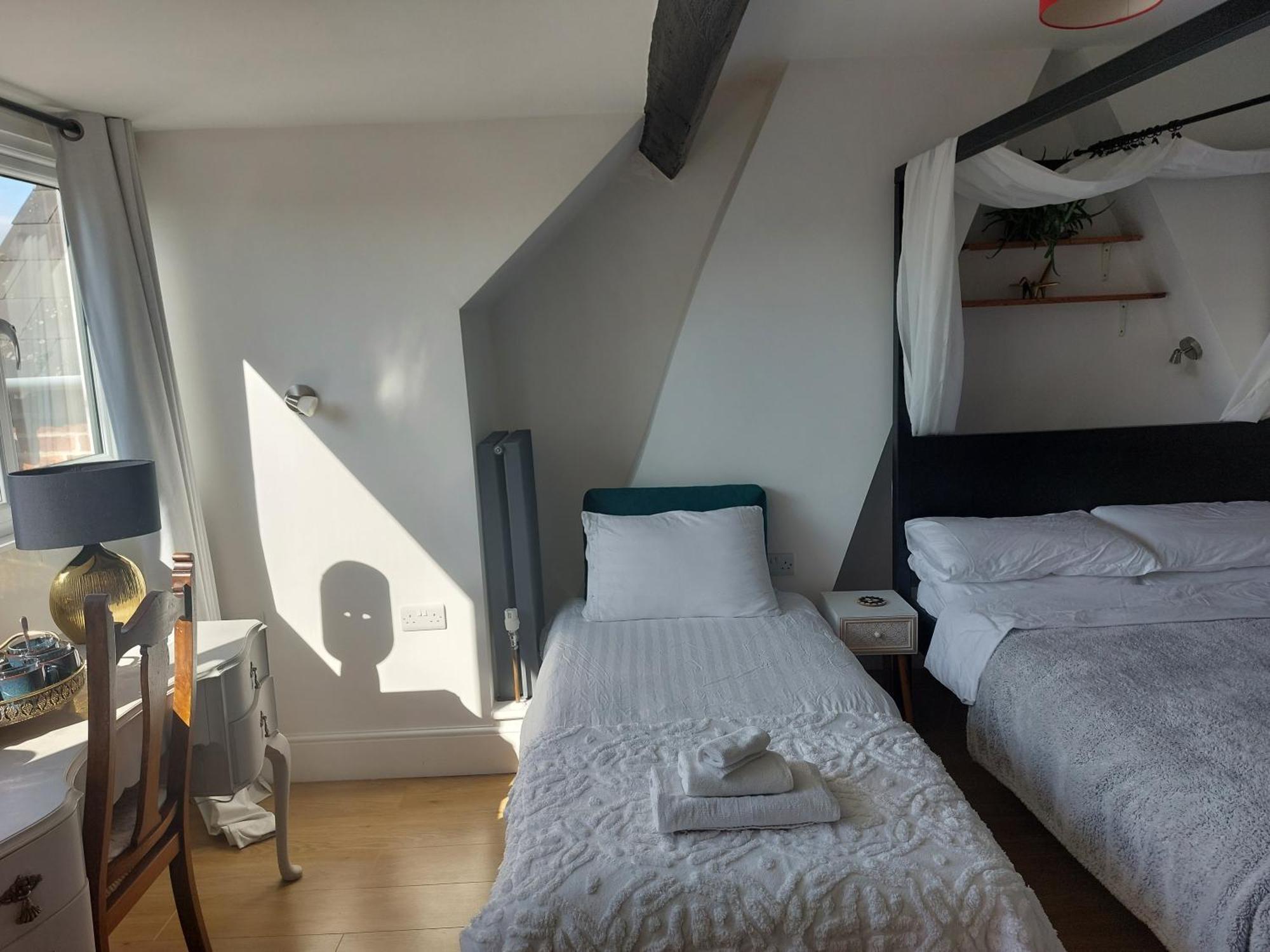 Pilgrims Of The Goddess Bed & Breakfast Glastonbury Eksteriør bilde